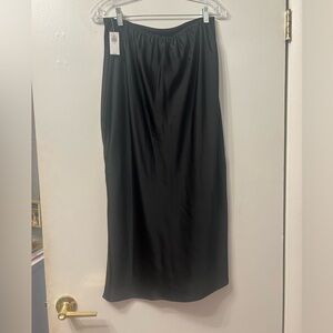 NWT Sz medium Old Navy Black Maxi Skirt